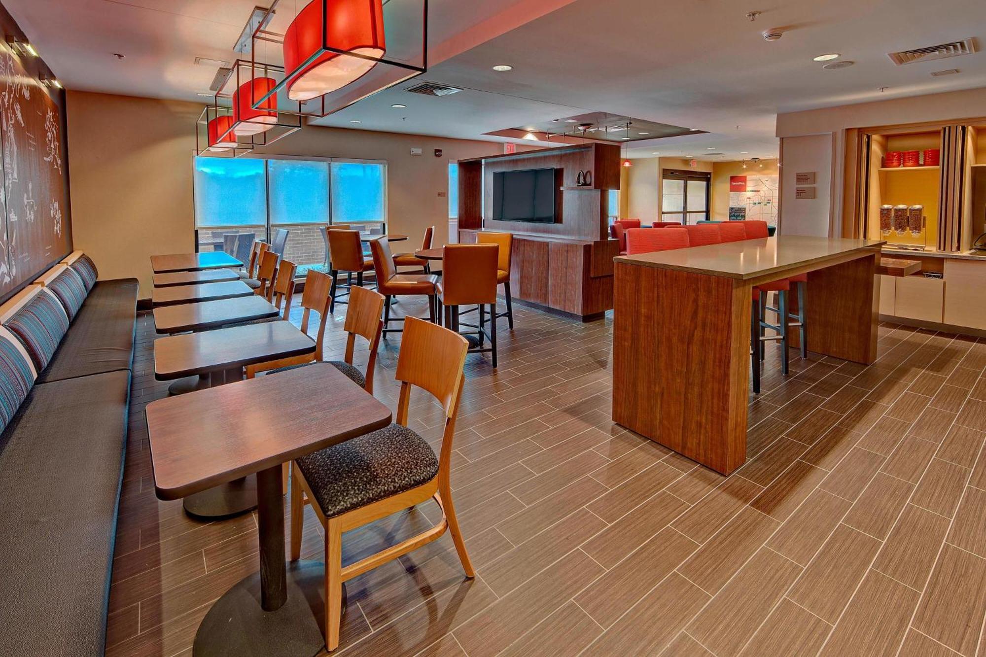 Towneplace Suites By Marriott Хаттисберг Экстерьер фото